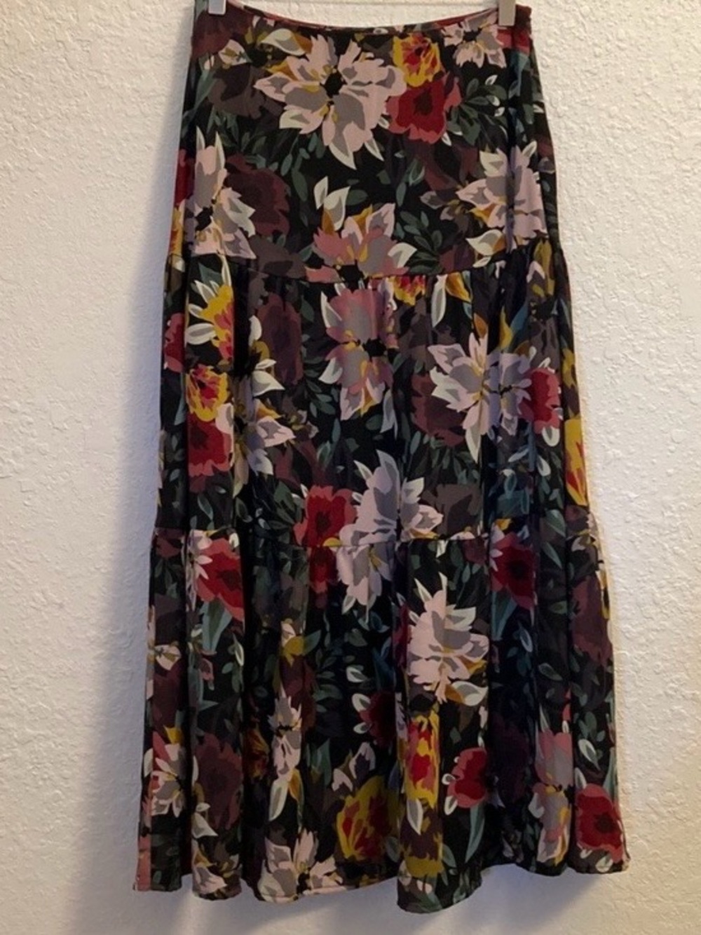 TeeBerry & Weave floral Tiered Maxi Skirt in Black with Multicolor Bloom. Sz XS